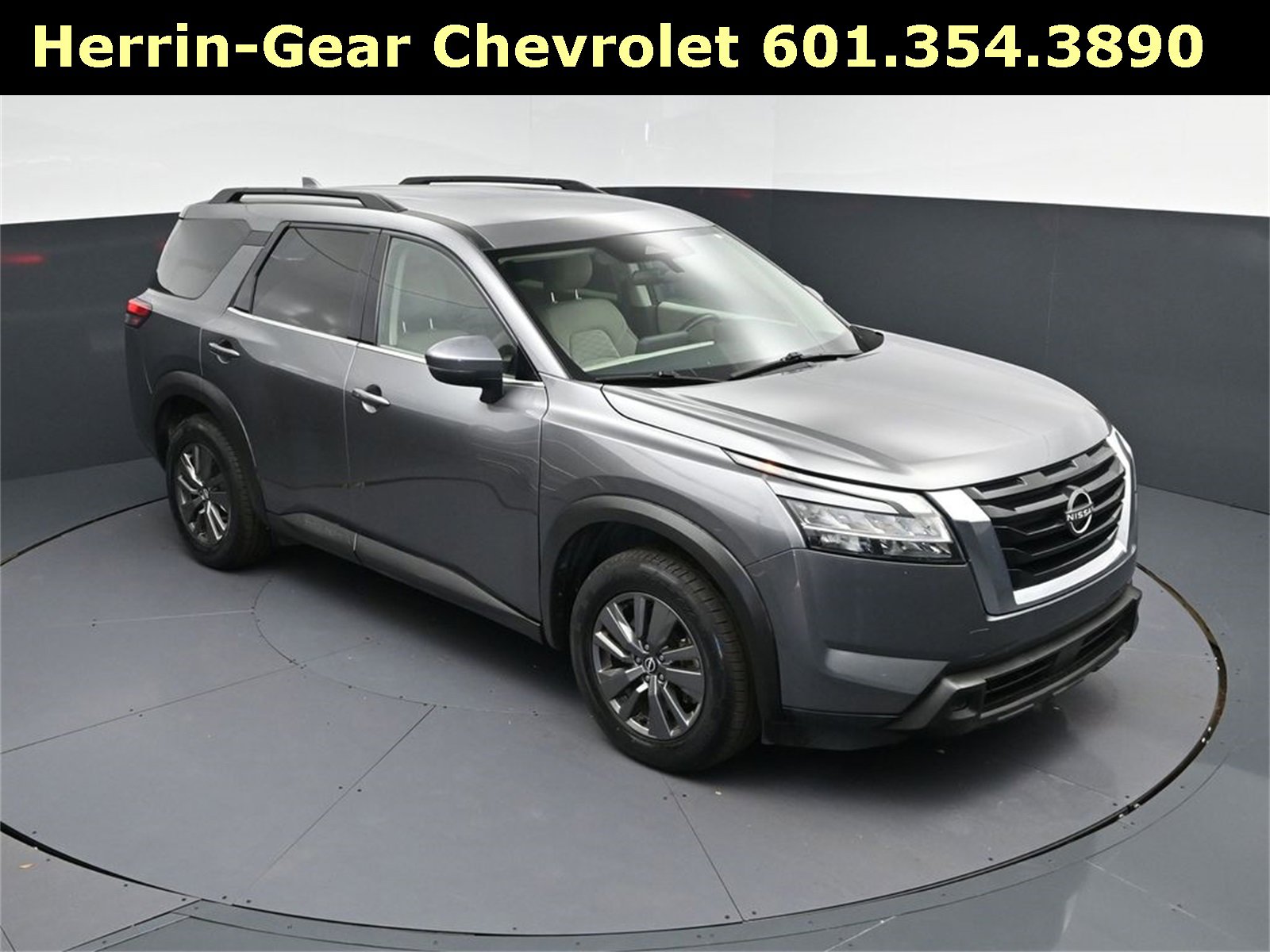 Used 2022 Nissan Pathfinder SV image 1