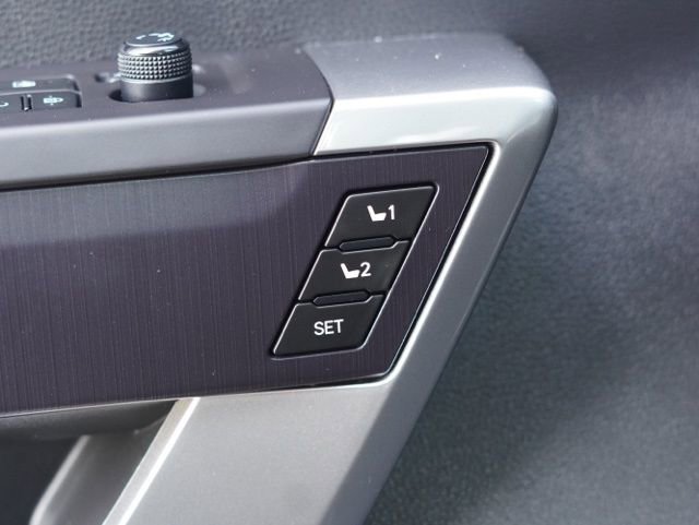 Used 2023 Toyota Tundra Platinum w/ Advanced Package image 59