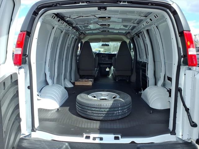 New 2026 Chevrolet Express 2500 w/ Communications Package image 4