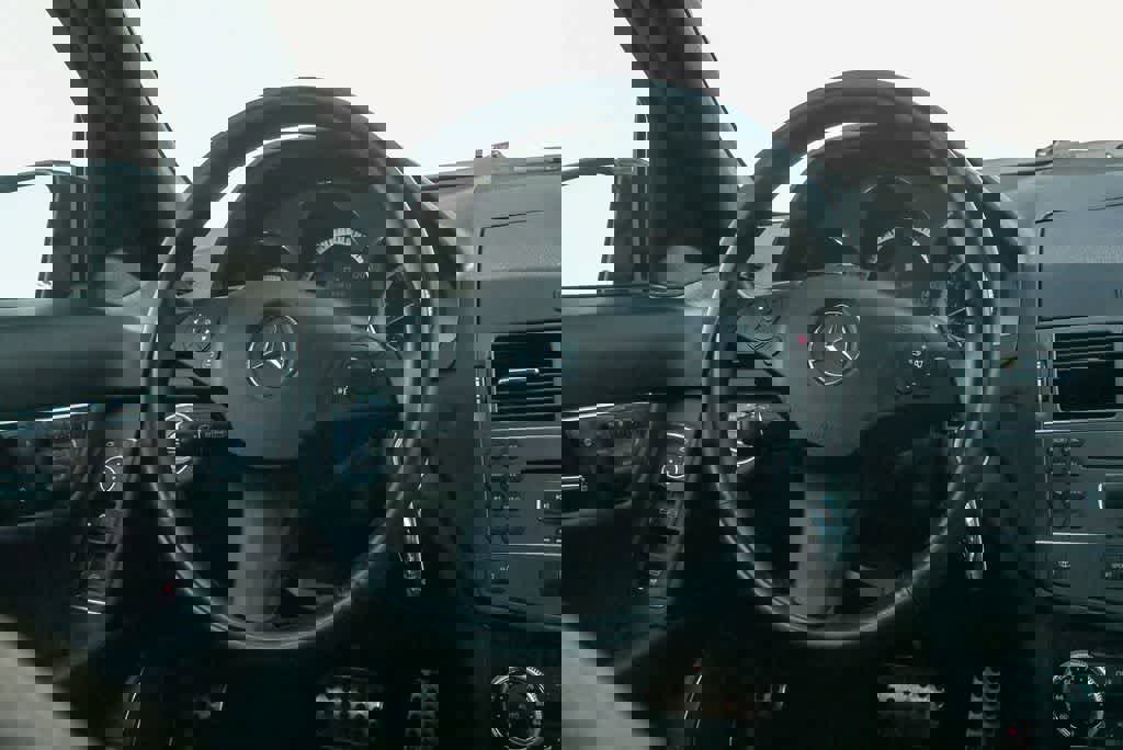 Used 2011 Mercedes-Benz C 350 Sport image 13