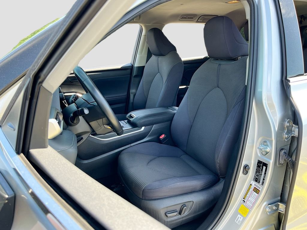 Used 2021 Toyota Highlander LE image 19