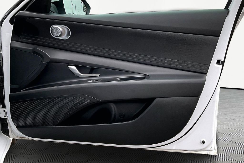 Used 2024 Hyundai Elantra SE image 24