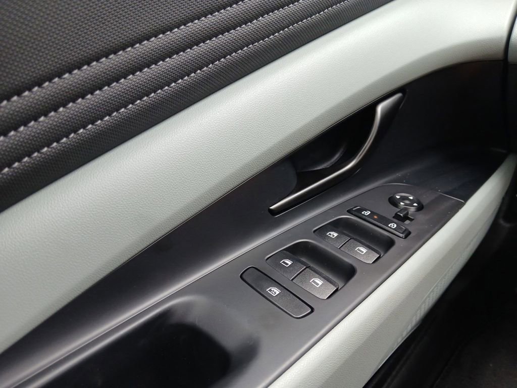 New 2026 Hyundai Elantra Limited FWD image 17