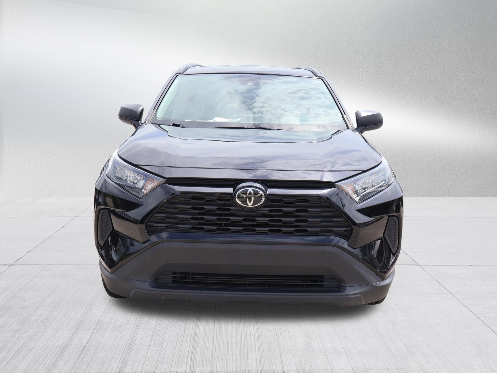 Used 2020 Toyota RAV4 LE AWD/4WD image 2