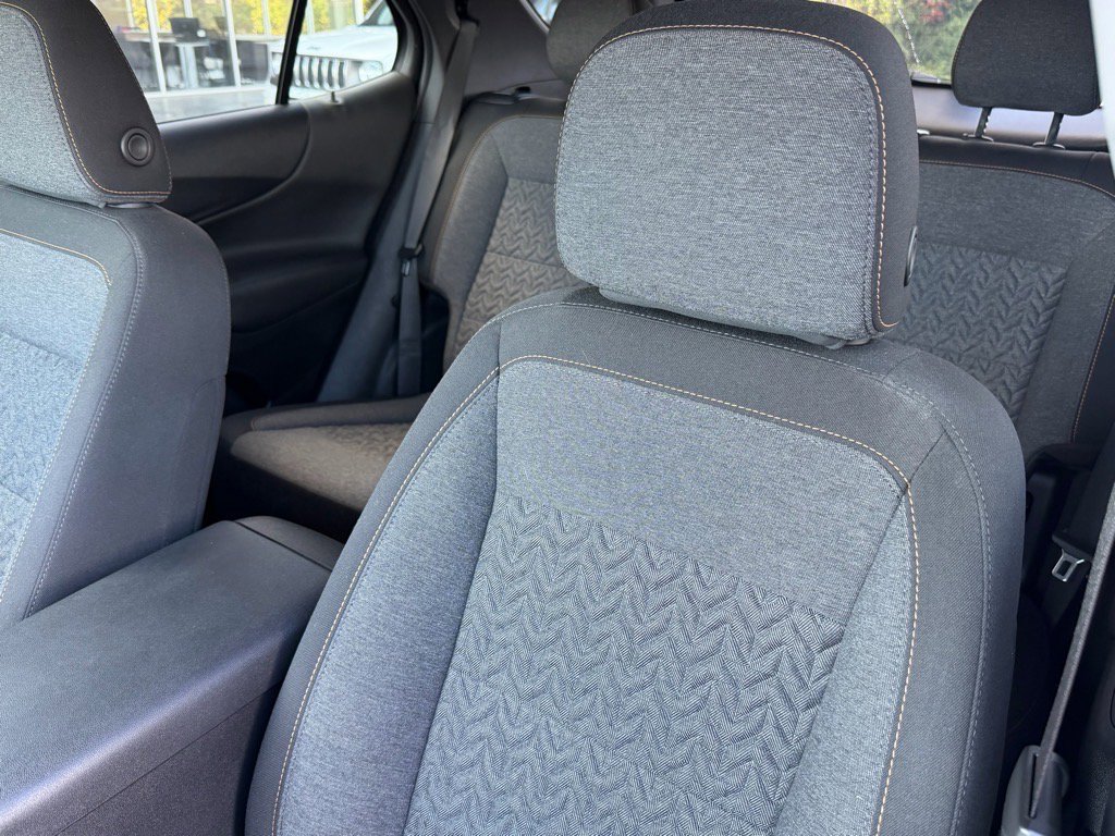 Used 2023 Chevrolet Equinox LT w/ Driver Convenience Package image 17