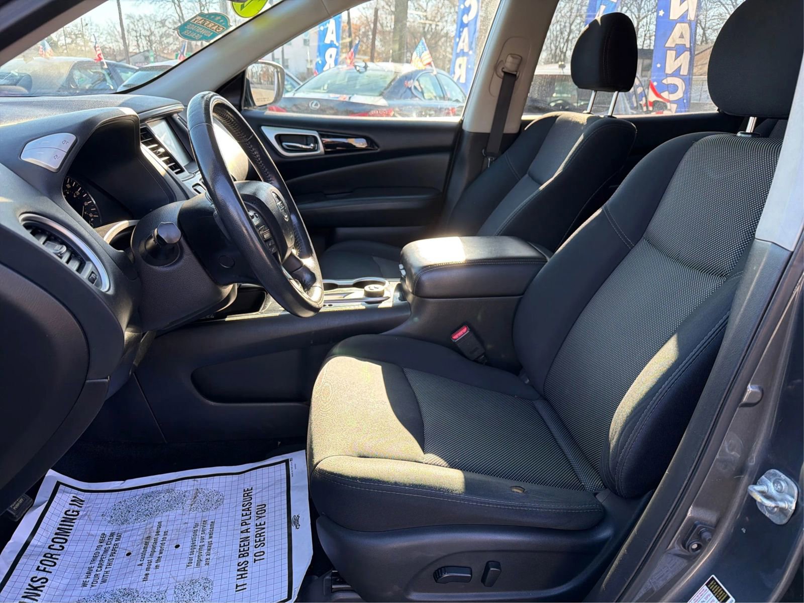 Used 2019 Nissan Pathfinder SV image 9