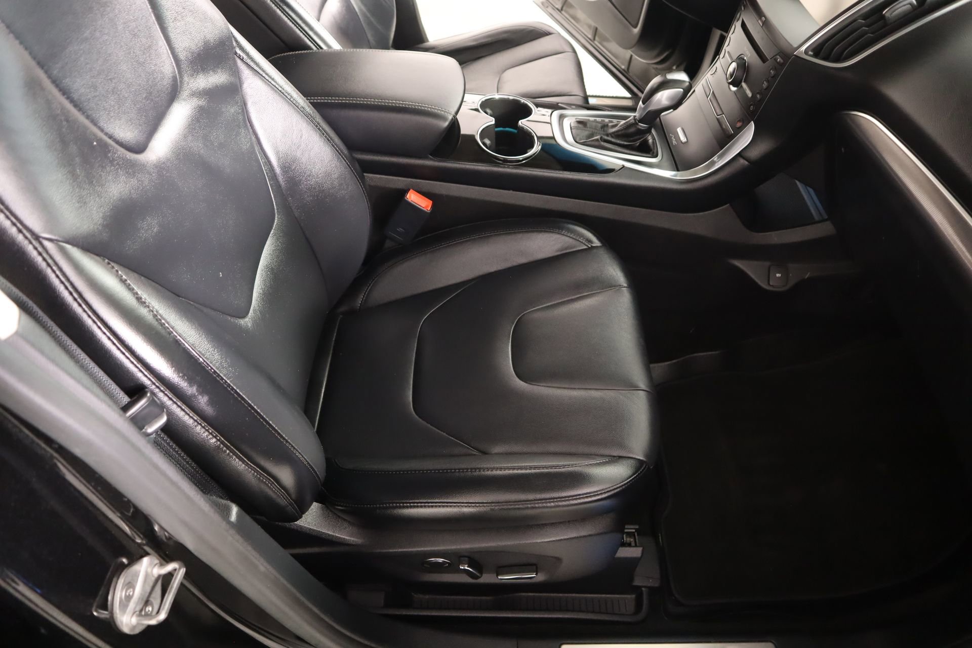 Used 2015 Ford Edge Titanium w/ Technology Package image 14