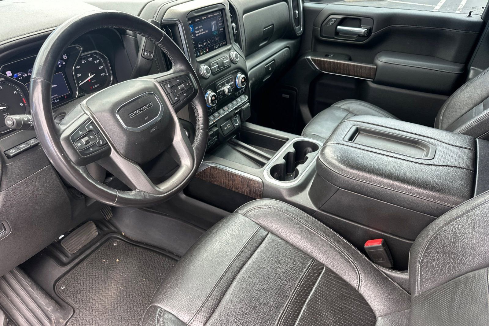 Used 2022 GMC Sierra 2500 Denali w/ Denali Black Diamond Edition AWD/4WD image 10