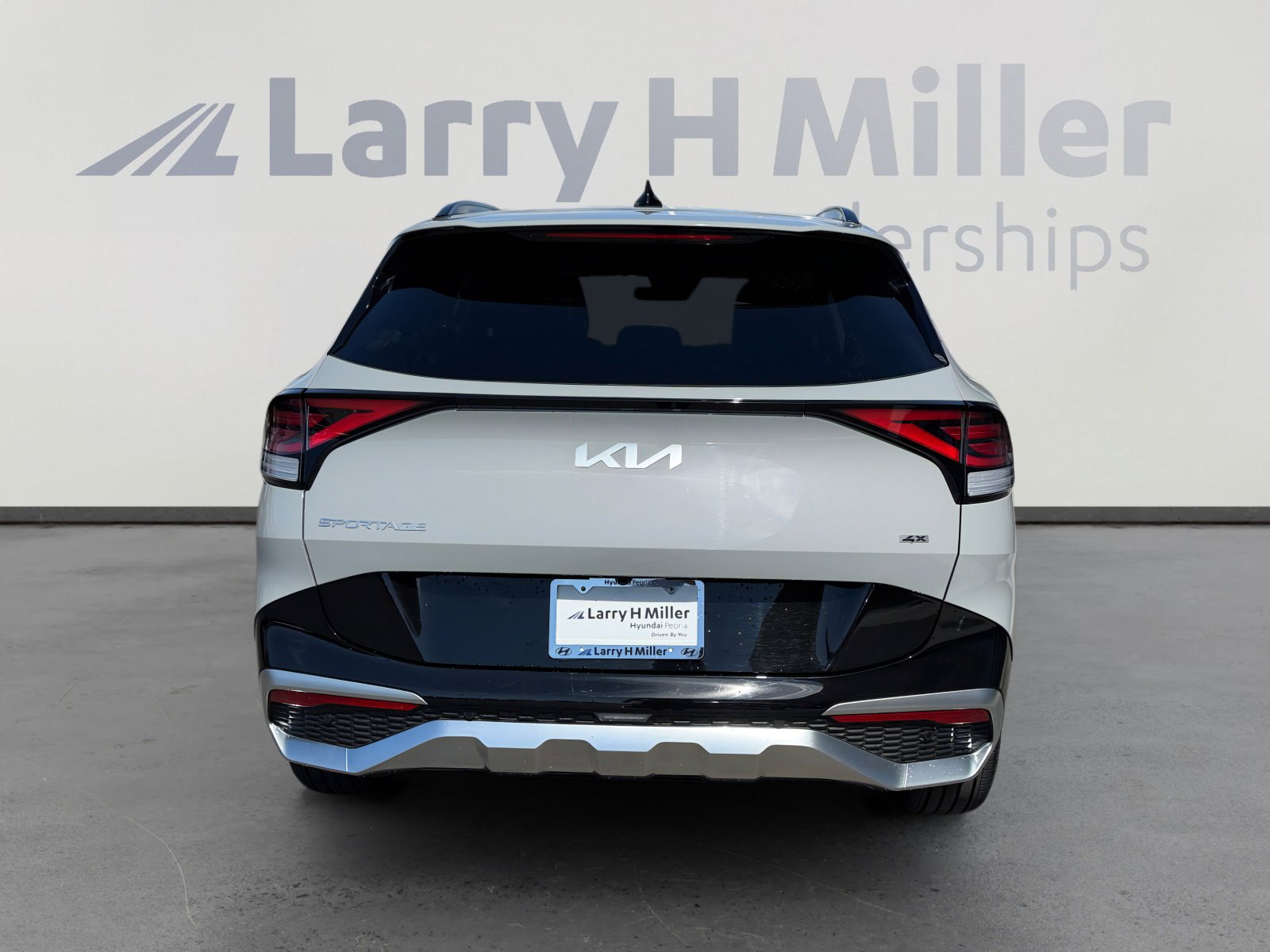 Used 2025 Kia Sportage SX image 4