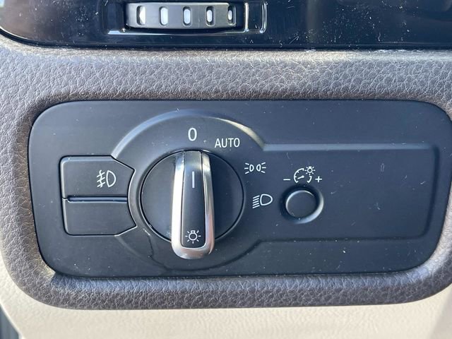 Used 2012 Volkswagen Touareg Sport AWD/4WD image 34