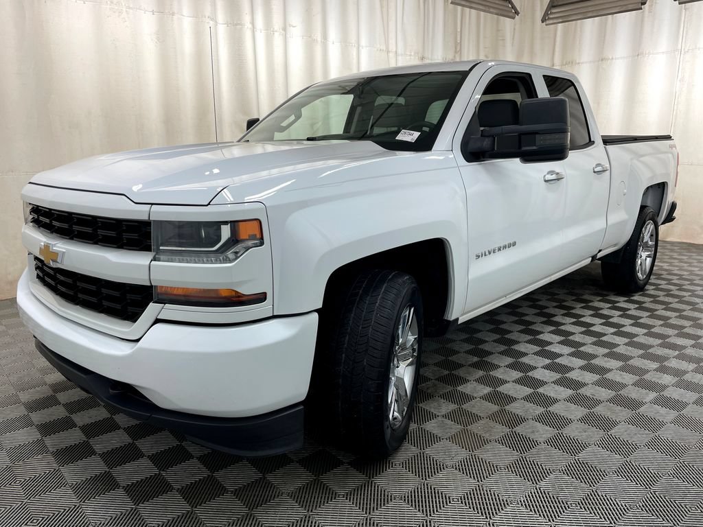 Used 2017 Chevrolet Silverado 1500 Custom w/ Custom Convenience Package AWD/4WD image 3