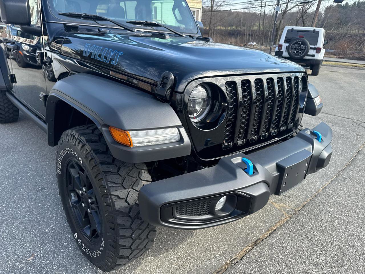 Used 2023 Jeep Wrangler Unlimited w/ Sun & Screen Package AWD/4WD image 21