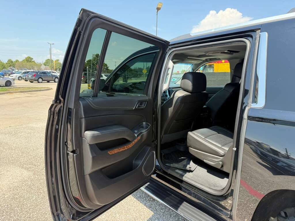 Used 2019 Chevrolet Suburban Premier RWD image 22
