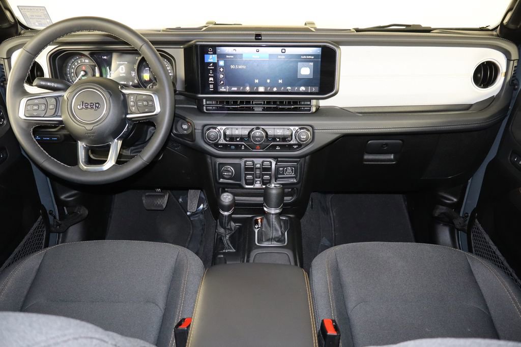 Used 2025 Jeep Wrangler Unlimited Sahara image 14