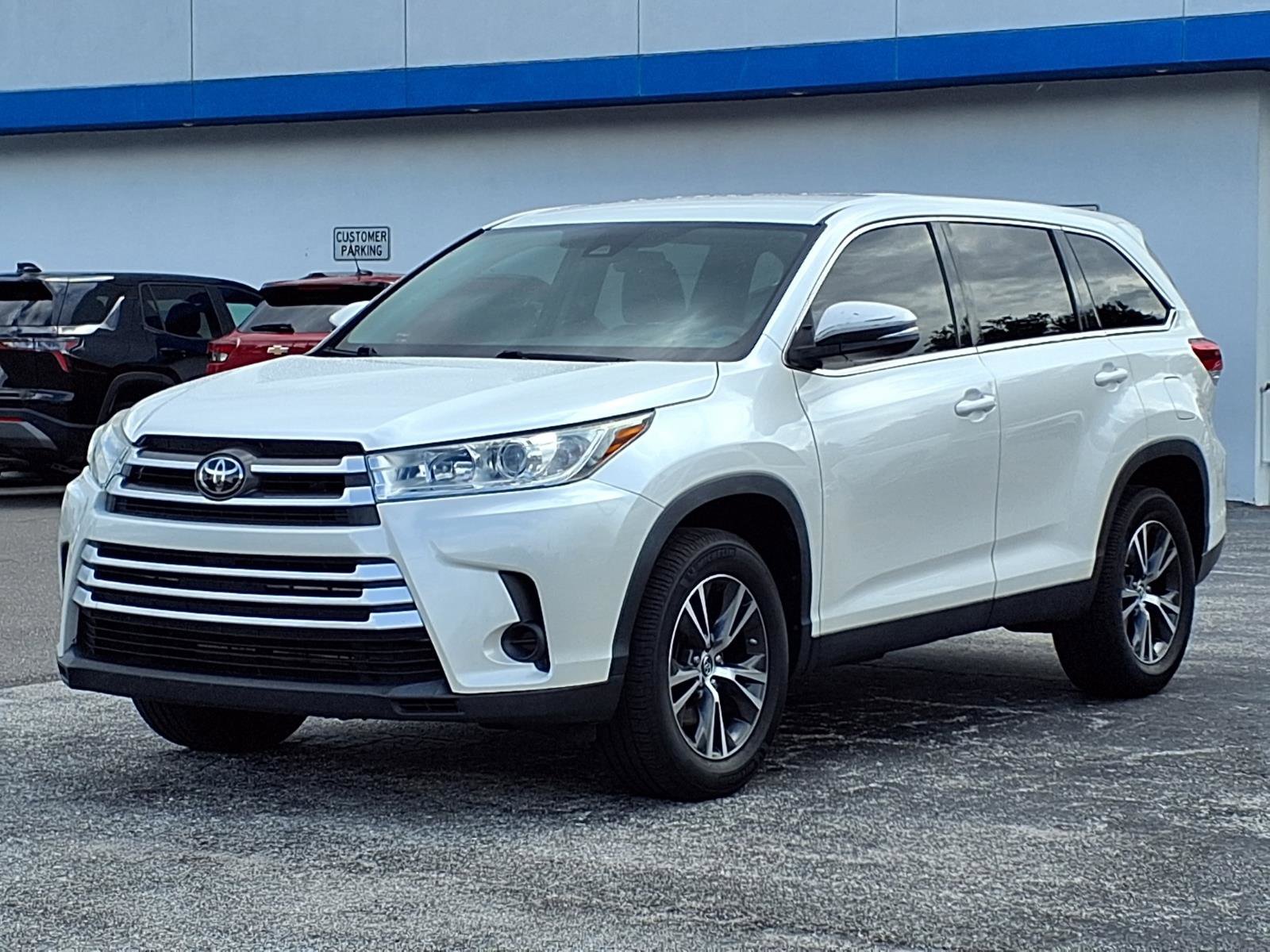 Used 2019 Toyota Highlander LE FWD image 25