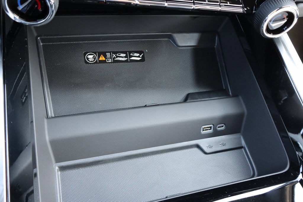 New 2025 Chevrolet Suburban Premier image 16