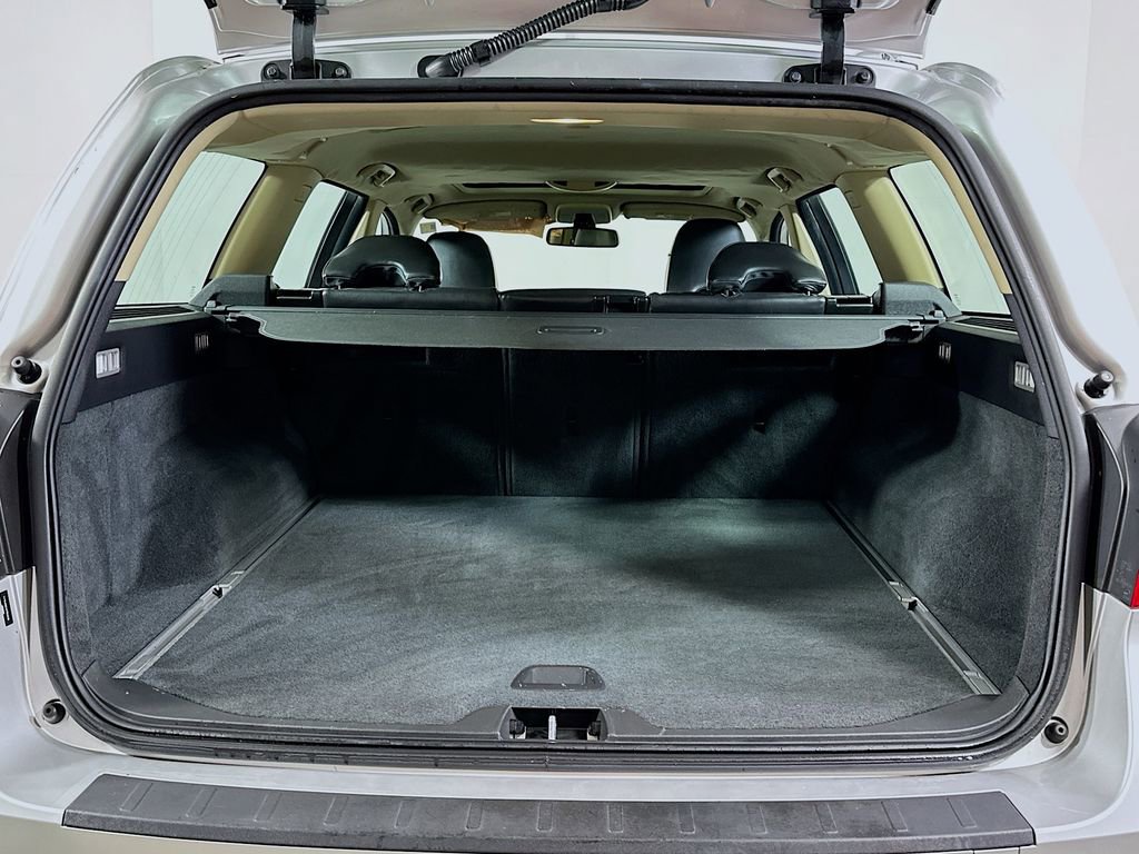 Used 2008 Volvo V70 image 16