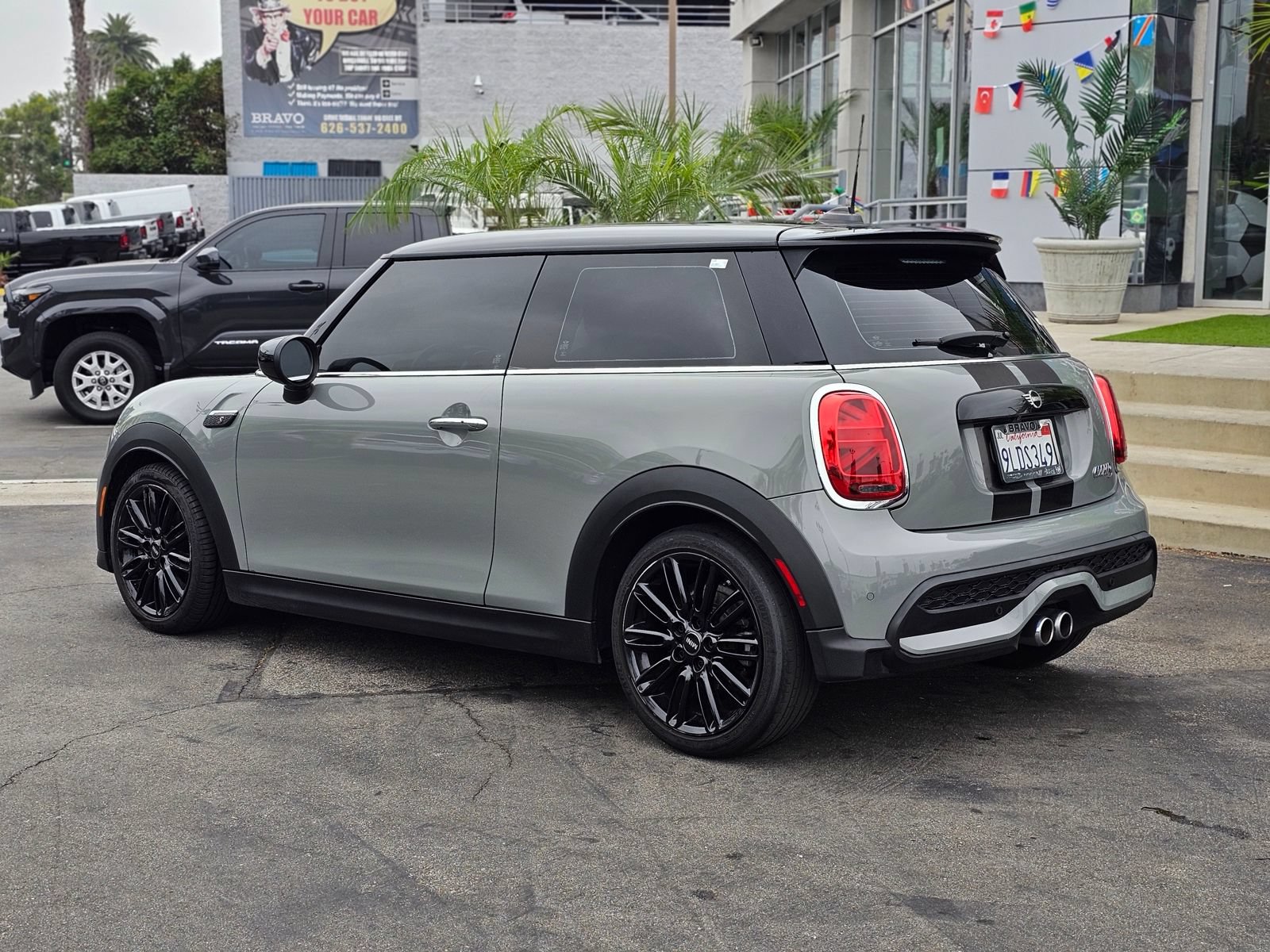 Used 2023 MINI Cooper S FWD image 5