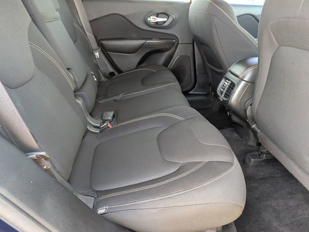 Used 2016 Jeep Cherokee Latitude w/ Cold Weather Group image 42