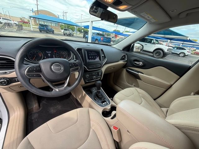 Used 2019 Jeep Cherokee Latitude w/ Popular Appearance Group image 16