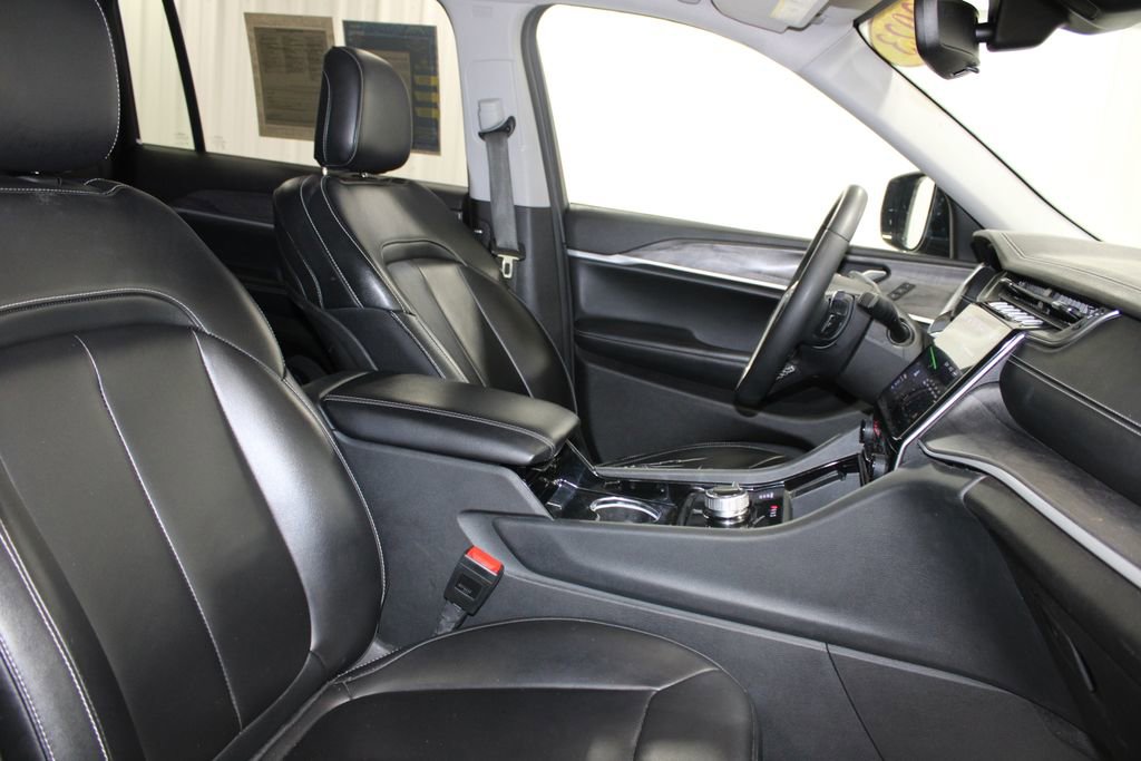 Used 2023 Jeep Grand Cherokee L Limited image 35