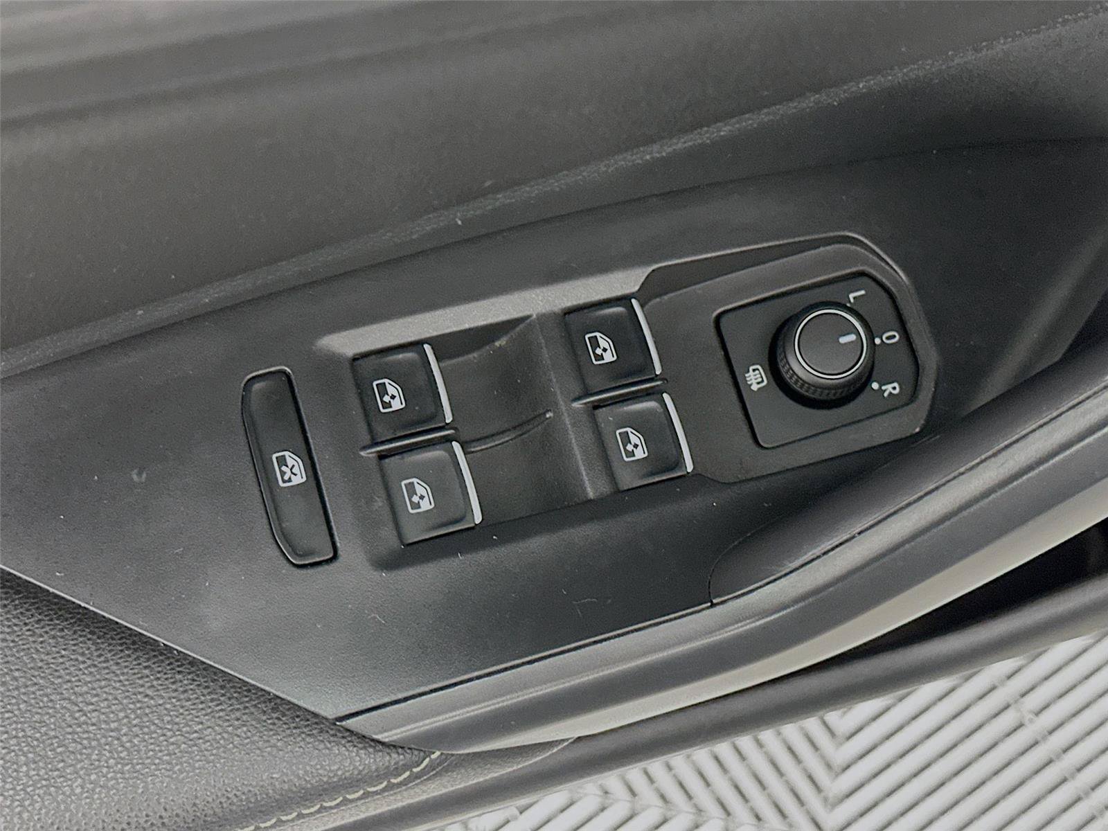 Used 2022 Volkswagen Jetta SE w/ Panoramic Sunroof Package FWD image 21