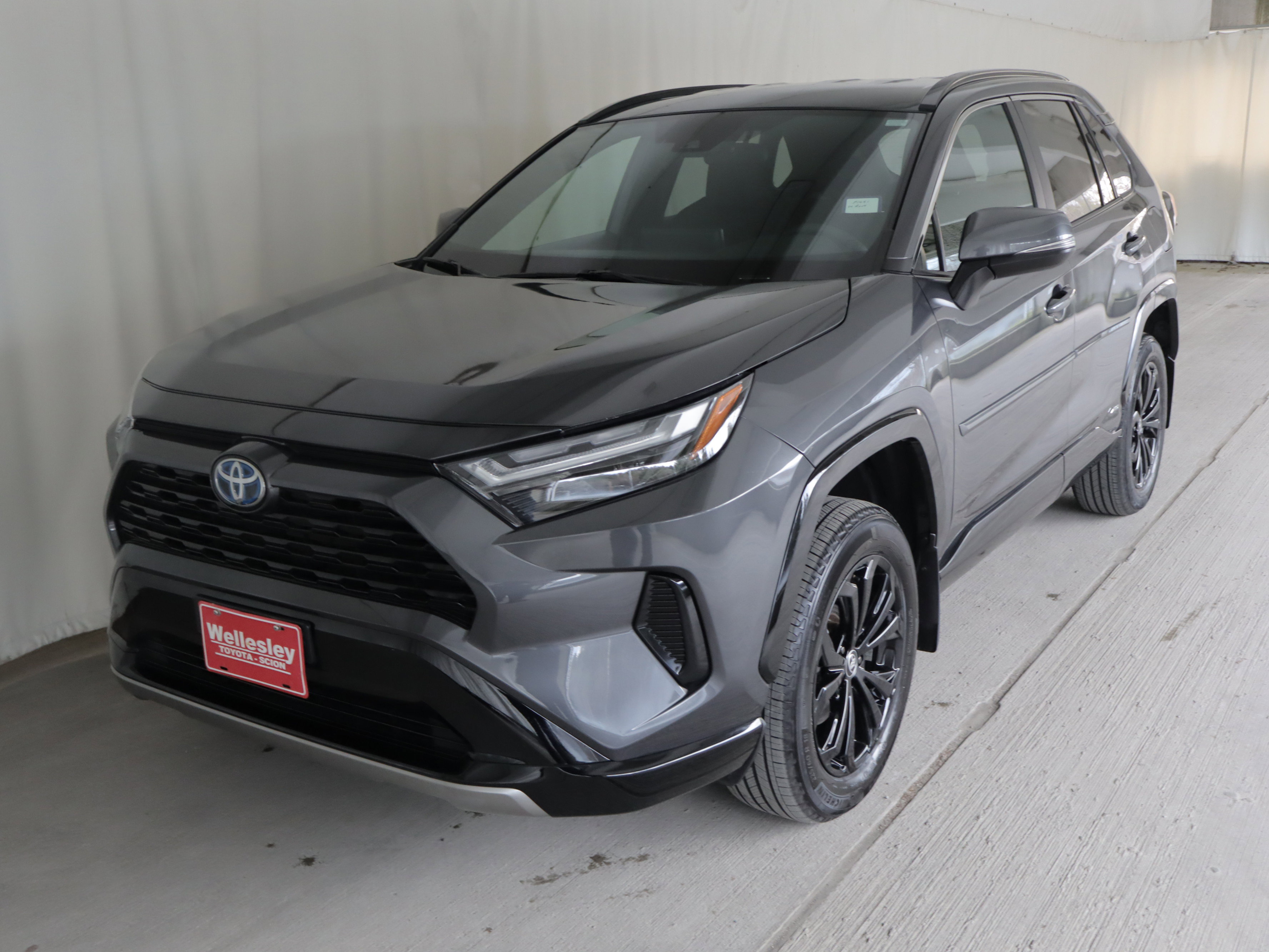 Used 2024 Toyota RAV4 SE w/ Weather Package AWD/4WD image 21