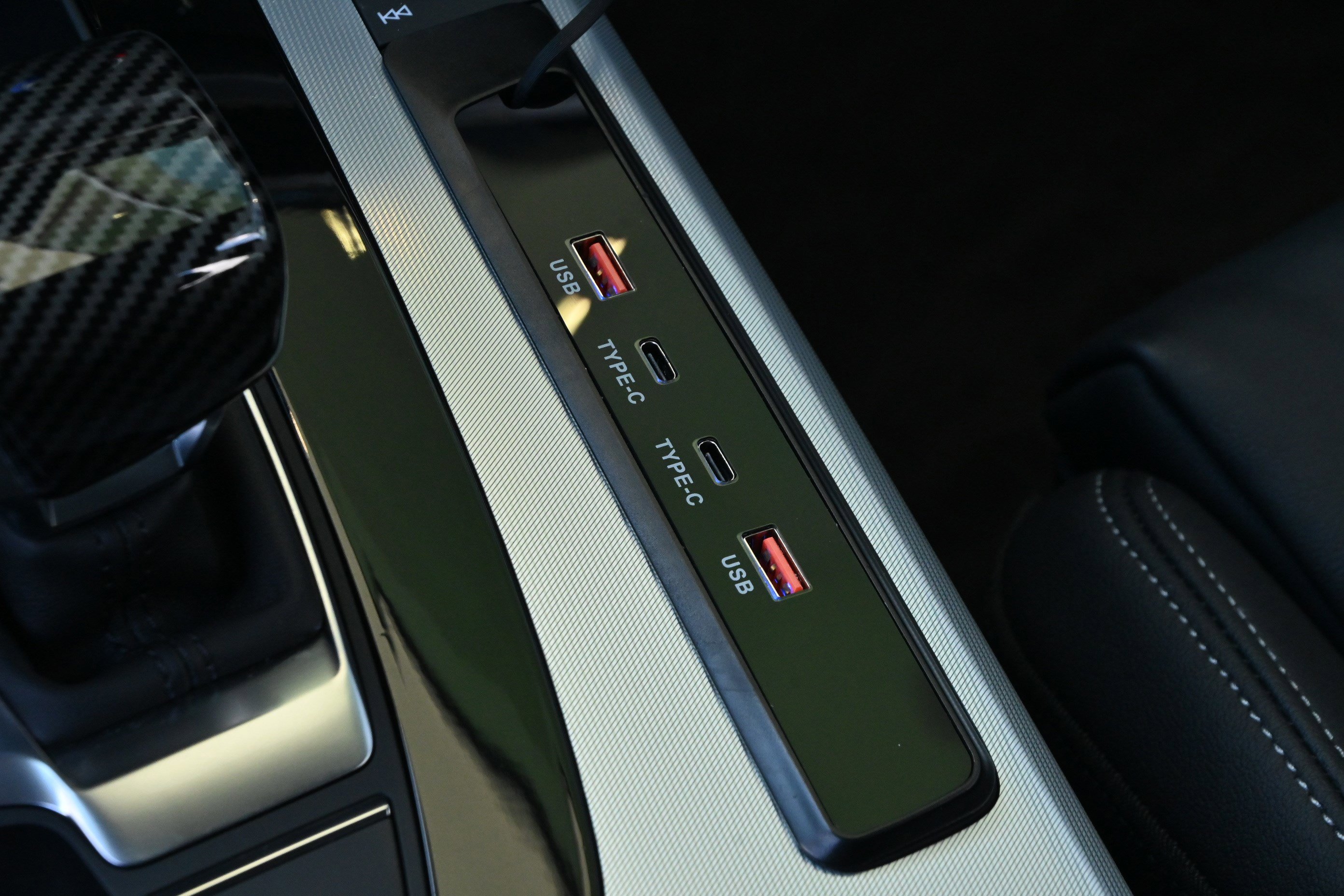 Used 2024 Audi Q5 2.0T Premium w/ Summer of Audi Package image 23