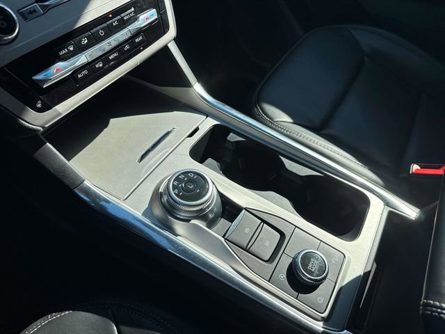 Used 2024 Ford Explorer XLT w/ Equipment Group 202A image 31