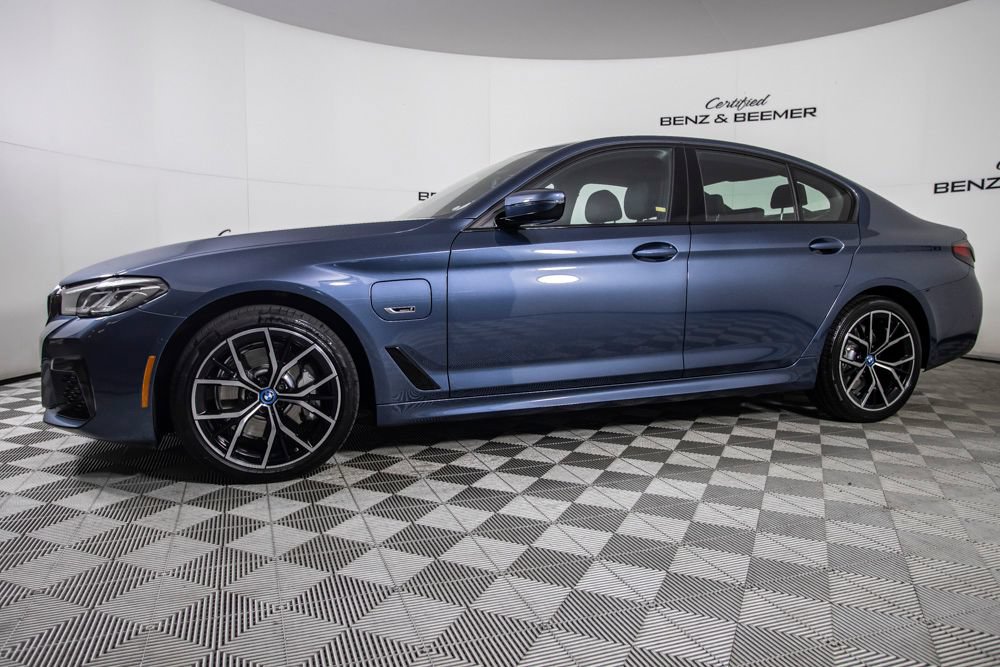 Used 2023 BMW 530e w/ M Sport Package RWD image 9