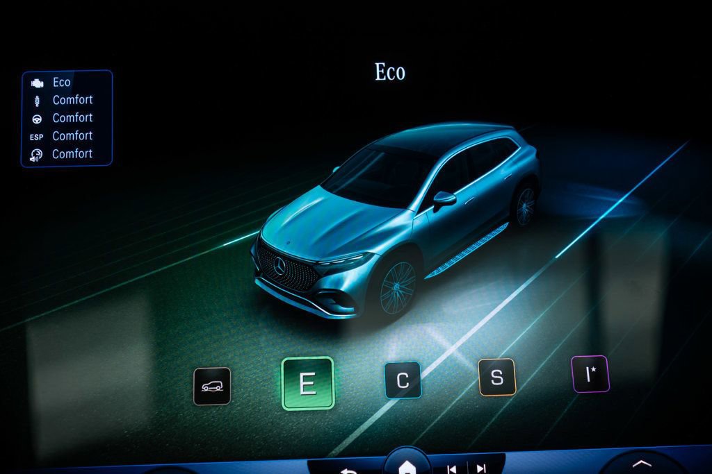 Used 2023 Mercedes-Benz EQS 580 4MATIC SUV w/ Exclusive Trim Package image 27