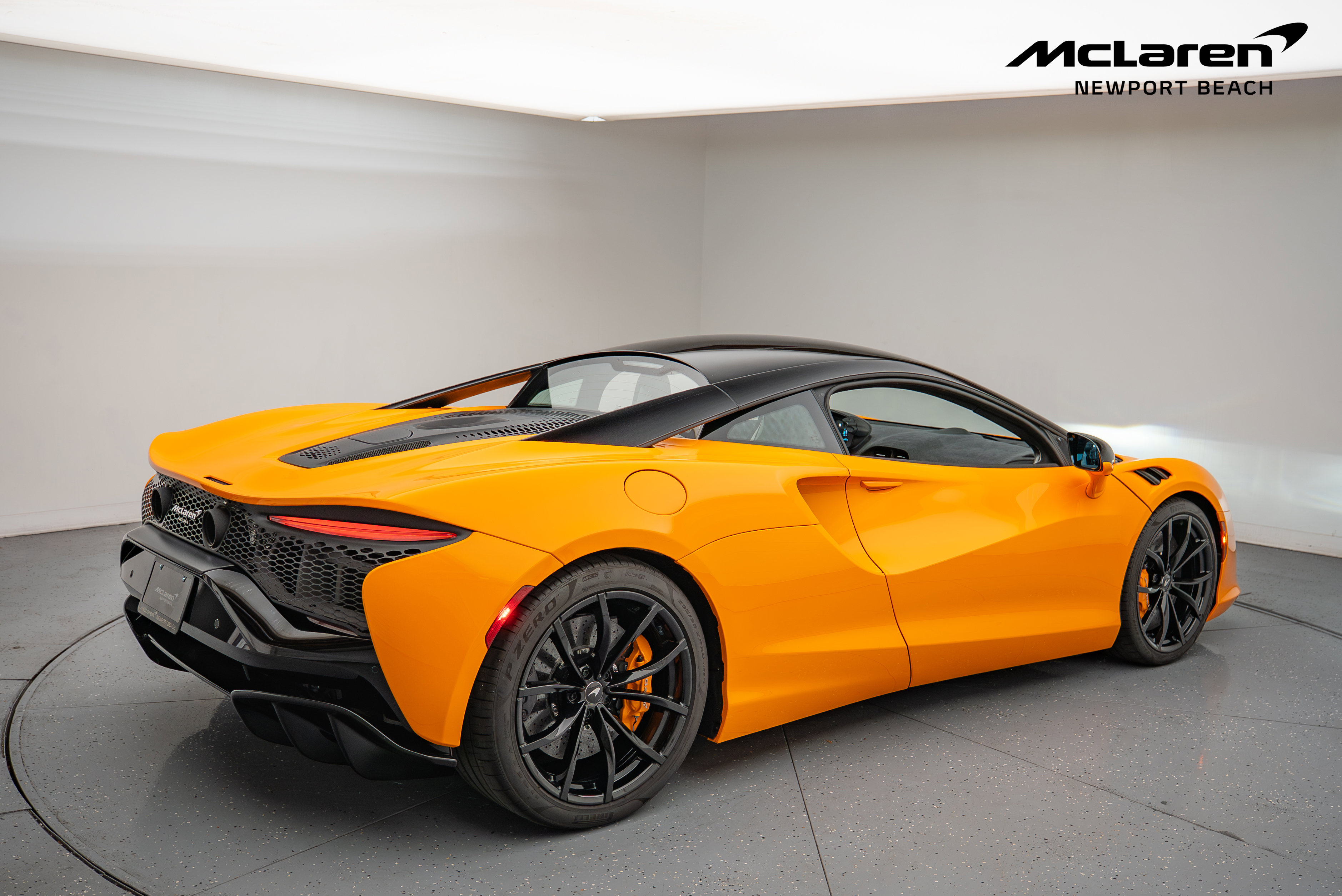 Used 2023 McLaren Artura image 18