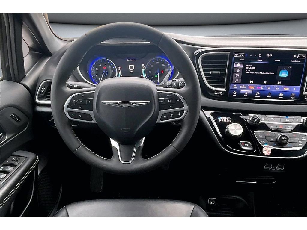Certified 2025 Chrysler Pacifica Select image 6