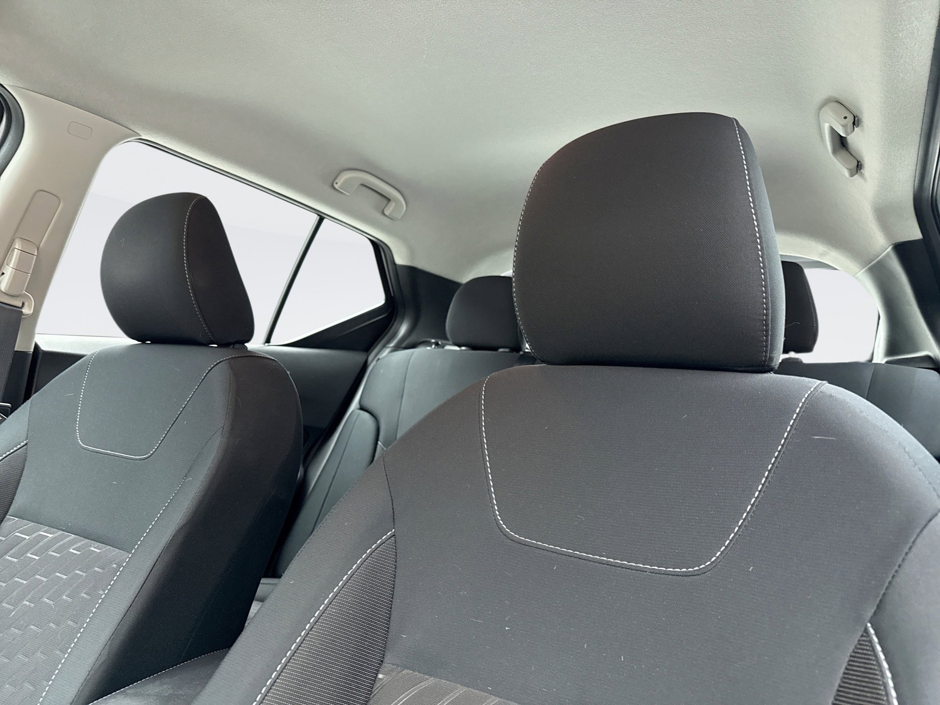 Used 2023 Nissan Kicks SV FWD image 9
