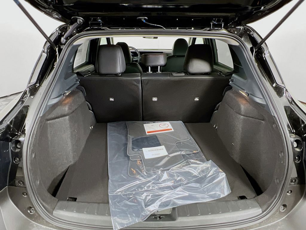 New 2026 Nissan Kicks SR w/ Cold Weather Package AWD/4WD image 24