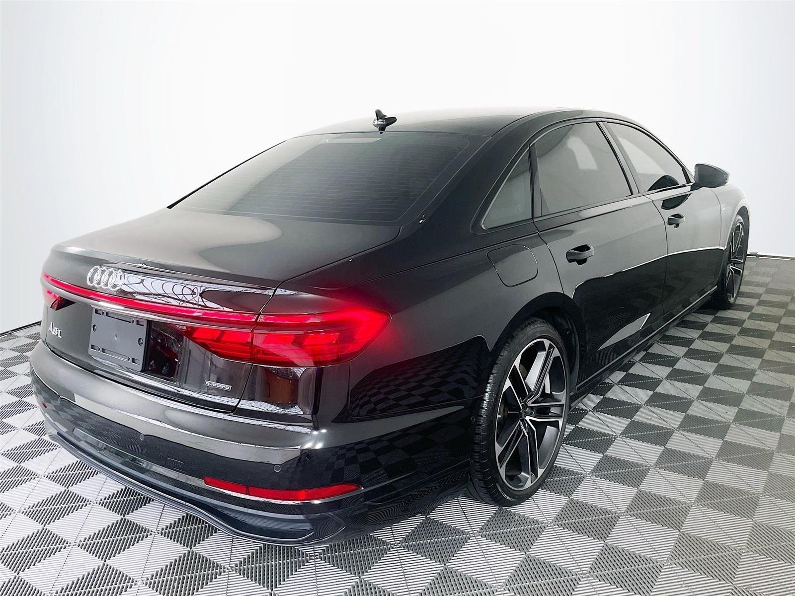 Used 2025 Audi A8 L 3.0T AWD/4WD image 9