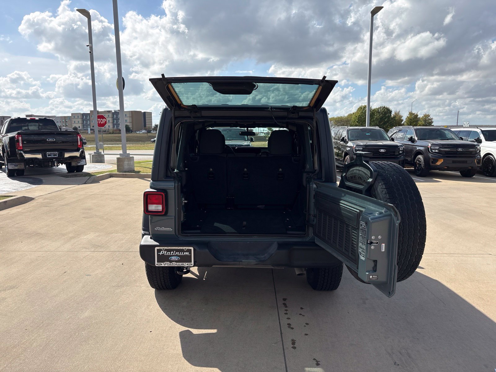 Used 2024 Jeep Wrangler Unlimited Sport AWD/4WD image 5