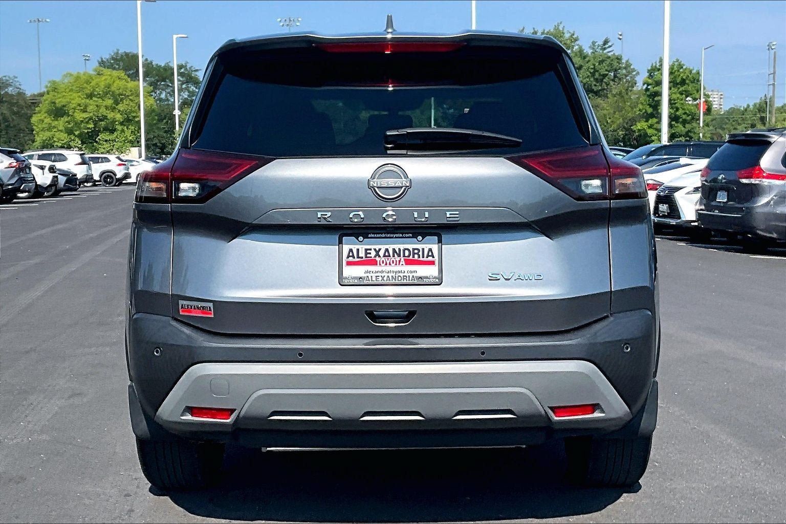 Used 2023 Nissan Rogue SV AWD/4WD image 4