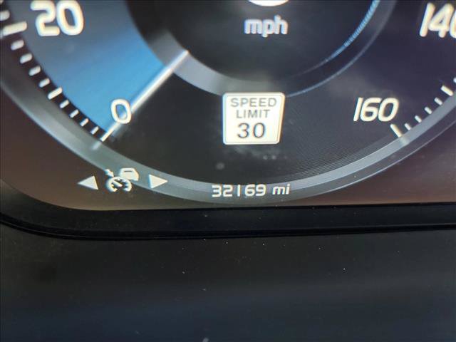 Used 2022 Volvo XC90 T5 Momentum FWD image 18