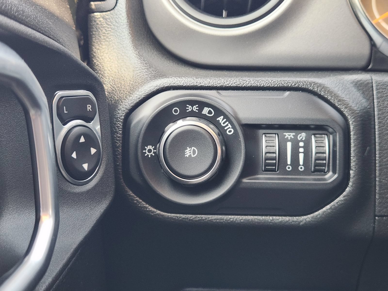 Used 2022 Jeep Wrangler Sport AWD/4WD image 23