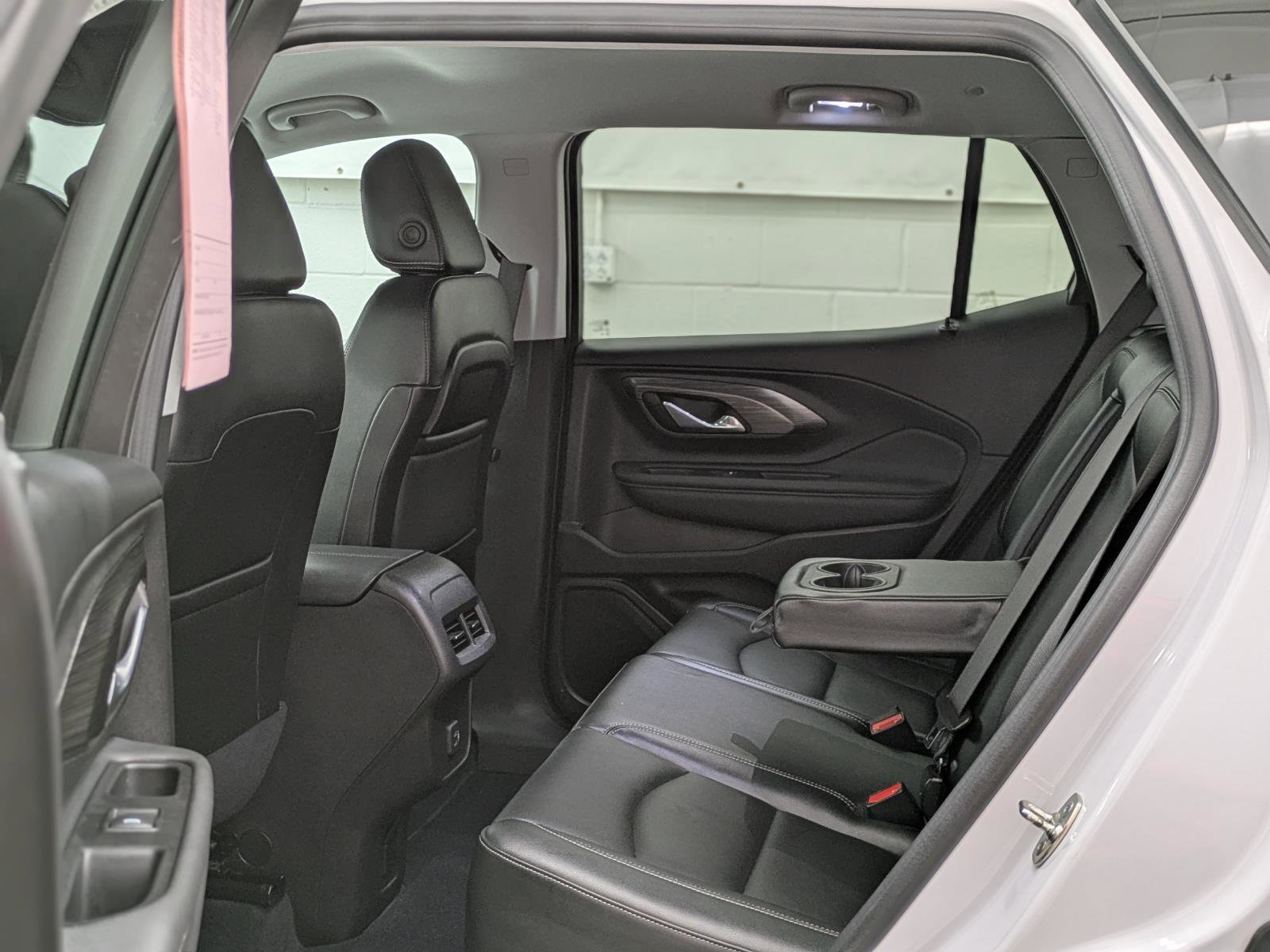 Used 2024 GMC Terrain SLT image 12