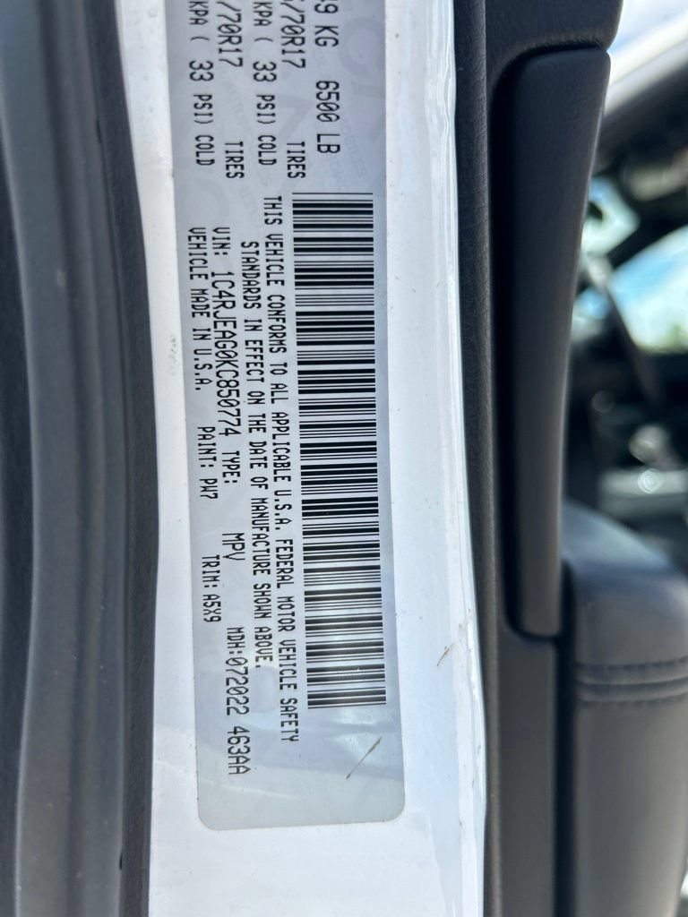 Used 2019 Jeep Grand Cherokee Laredo RWD image 44
