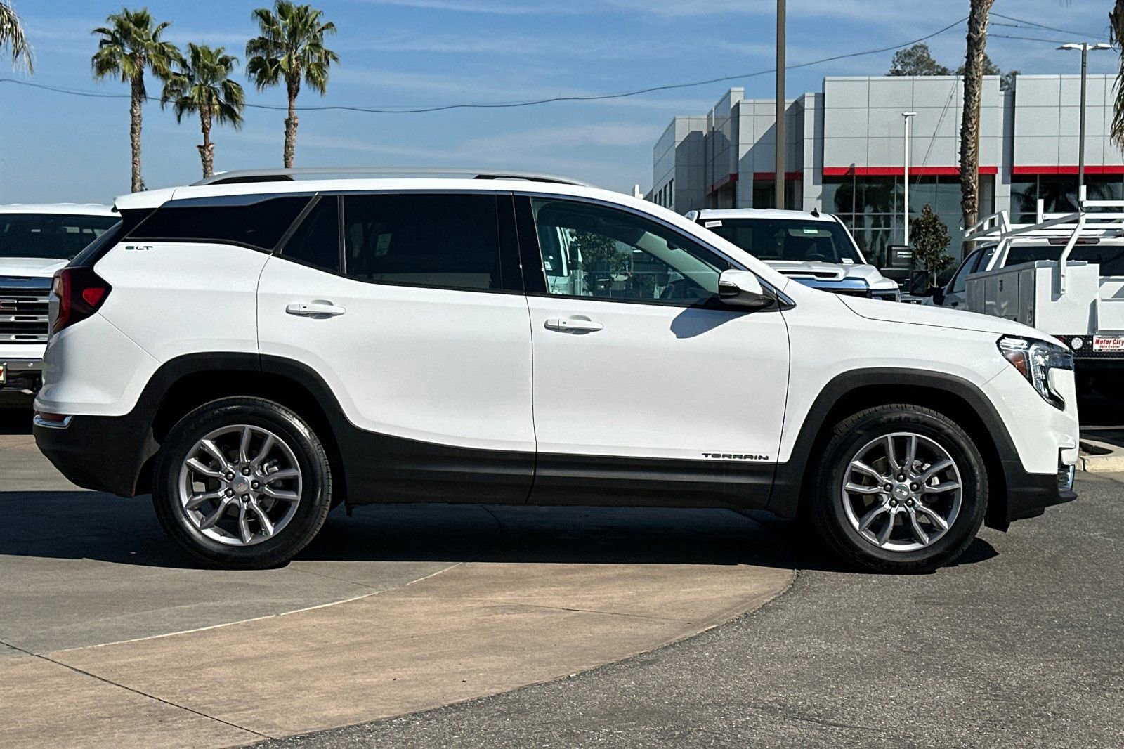 Certified 2022 GMC Terrain SLT w/ Infotainment Package II image 3