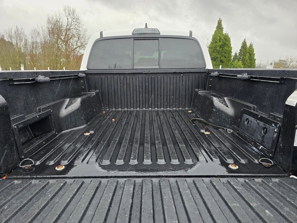 Used 2018 Toyota Tacoma SR image 17