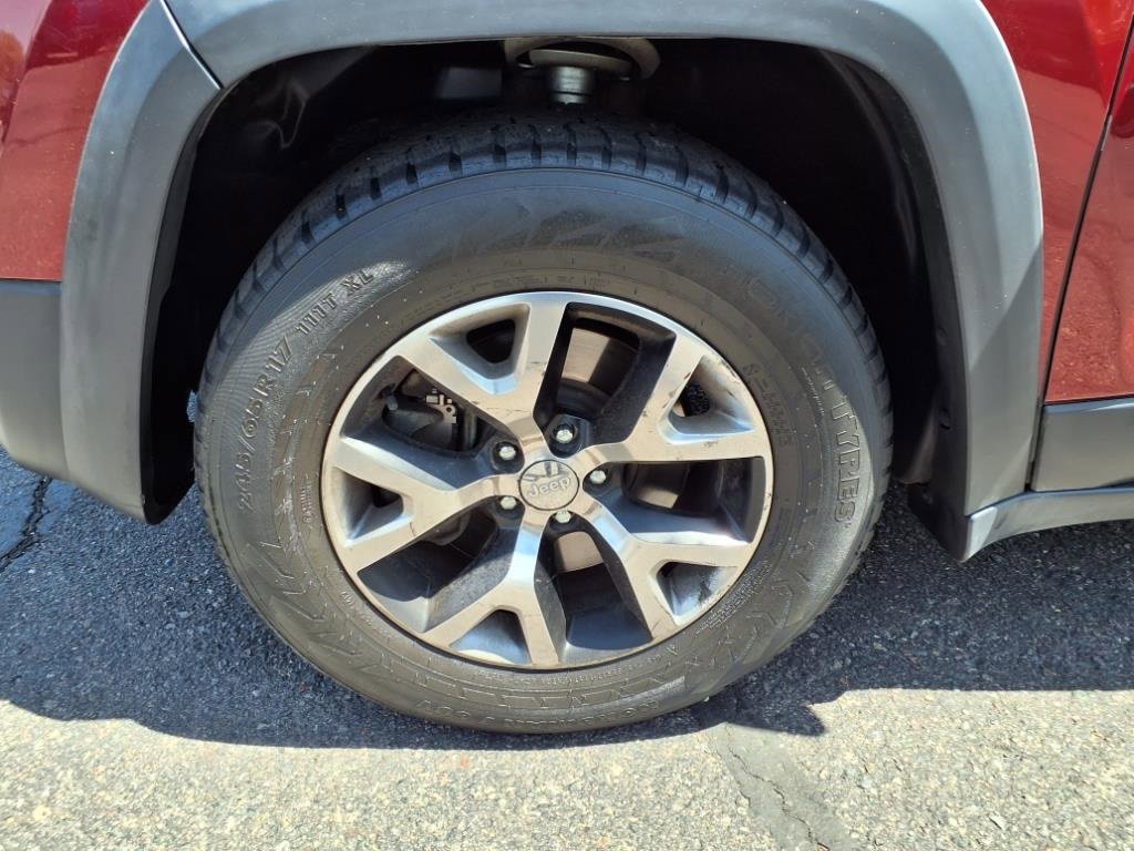 Used 2017 Jeep Cherokee Trailhawk w/ Trailer Tow Group image 23