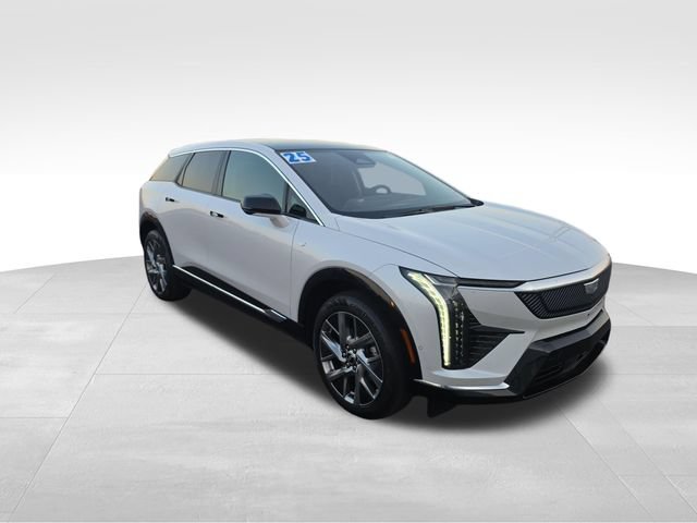 Certified 2025 Cadillac Optiq Luxury 2 w/ LPO, Floor Liner Package AWD/4WD image 28