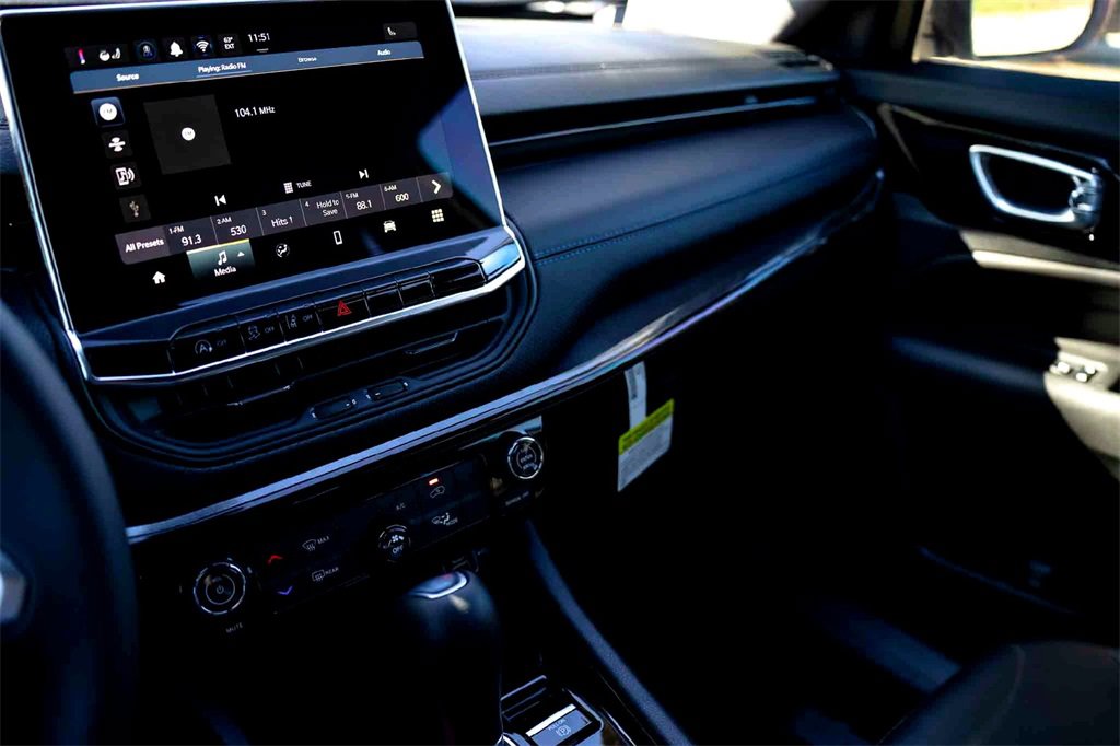 New 2026 Jeep Compass Latitude image 14