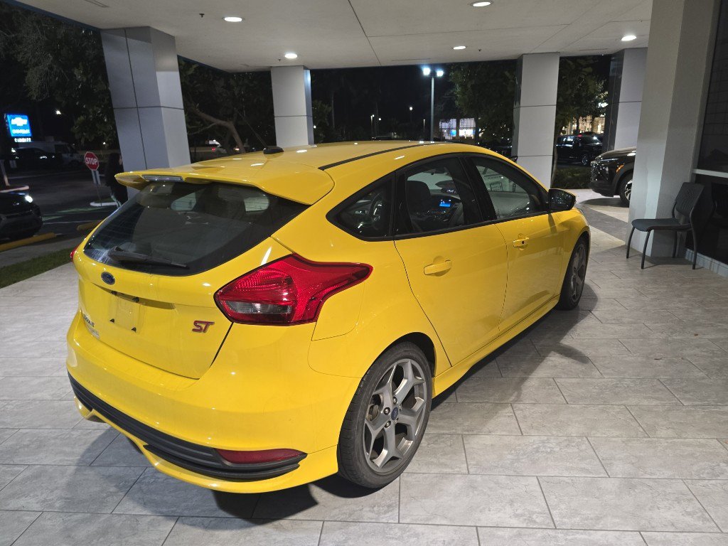 Used 2017 Ford Focus ST image 3