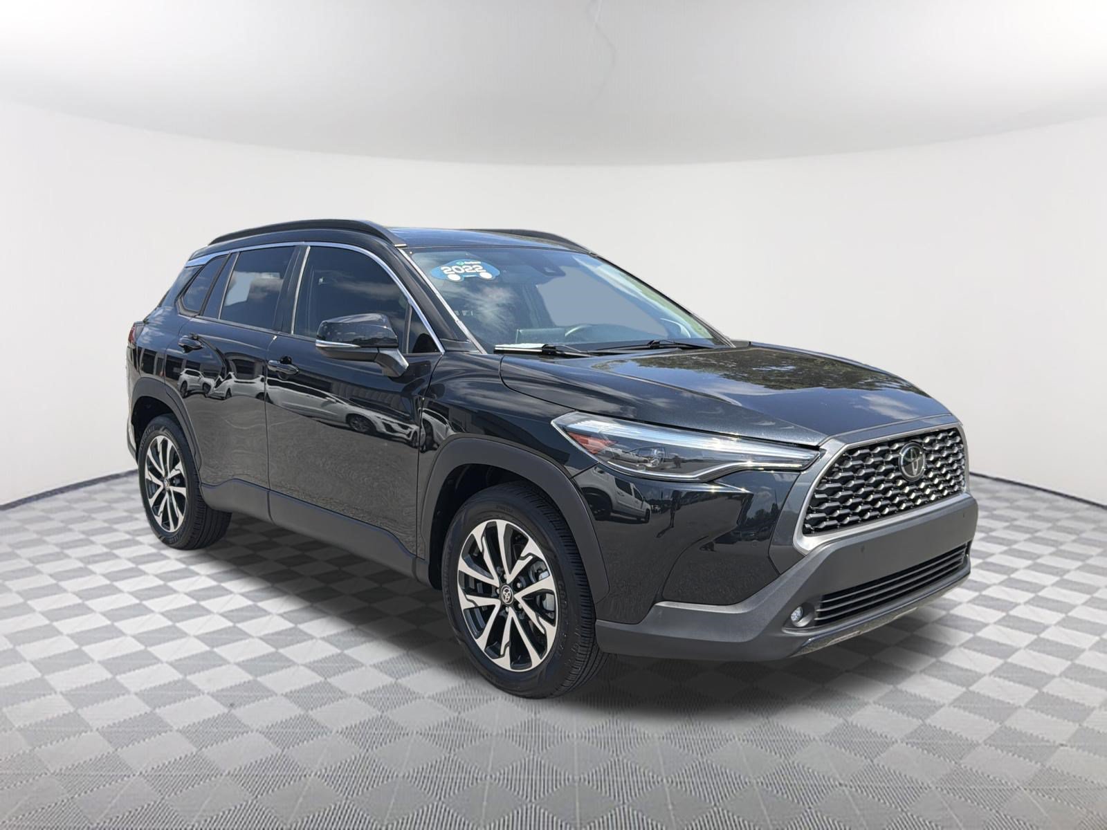 Used 2022 Toyota Corolla Cross XLE w/ Convenience Package FWD image 8