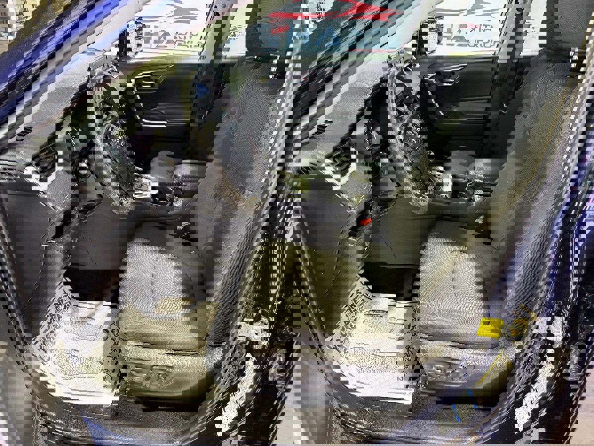 Used 2022 Toyota RAV4 XLE image 32